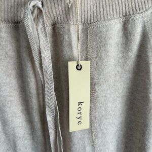 Korye Women's Gray Pants